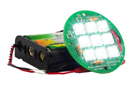 Zmontowany zestaw lampki LED Matrix - koszyk i baterie należy nabyć osobno.