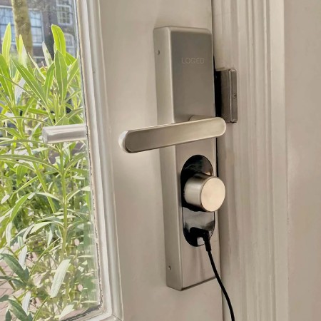 Shelly LOQED Power Kit - zestaw akumulatorów 8x AA Ni-MH + zasilacz - do inteligentnego zamka LOQED