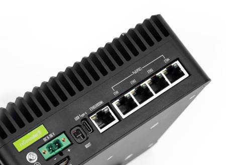 reComputer Industrial R2235-12 - Edge AI / IoT NVR z Raspberry Pi CM5 i Hailo-8 26 TOPS - 16 GB - Seeedstudio 100077451